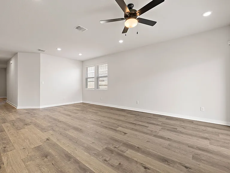 2415 Ekvall Dr — Photo 7
