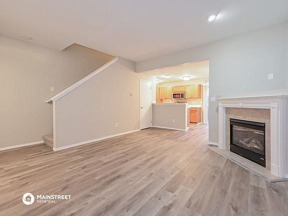 5th image of 11522 17th Ave E