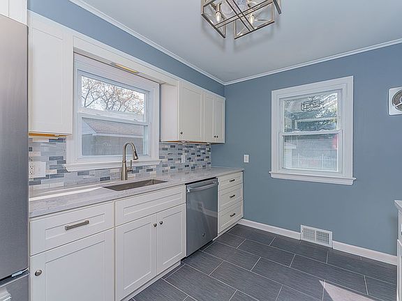 4th image of 2 Knauf Ln