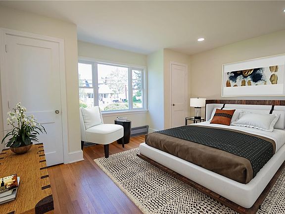4th image of 208 W Elizabeth Ave
