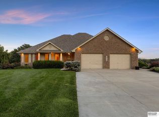 16303 Woodland Dr, Omaha, NE 68136