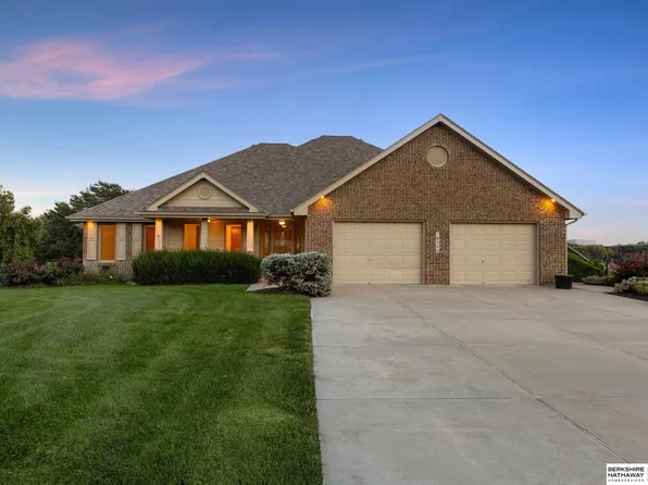 16303 Woodland Dr, Omaha, NE 68136