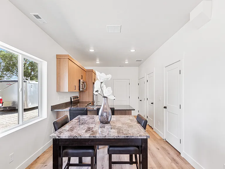 172 N 400 W #7 — Photo 16
