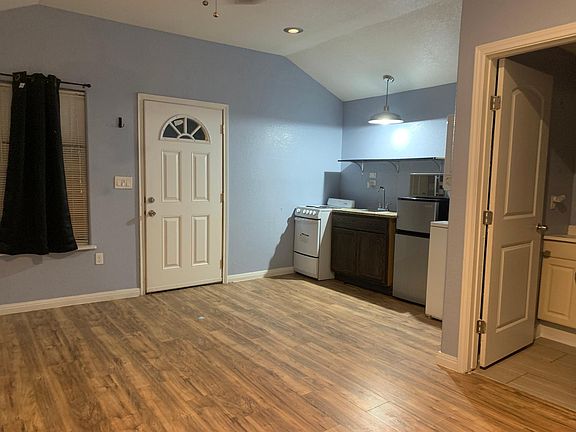 4th image of 326 Lamar St #4