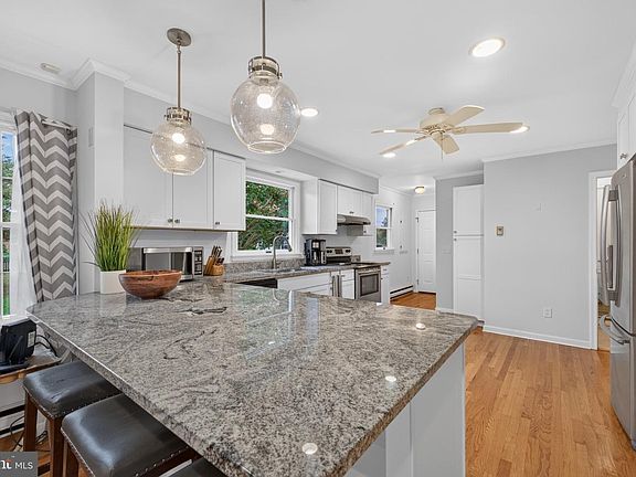 5th image of 505 Decatur Pl