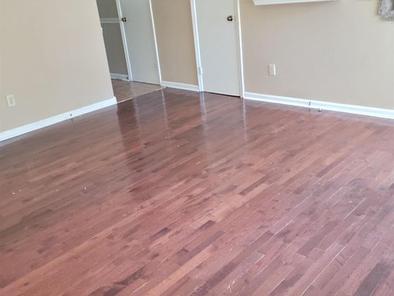 2nd image of 343 Jamestown Manor Dr