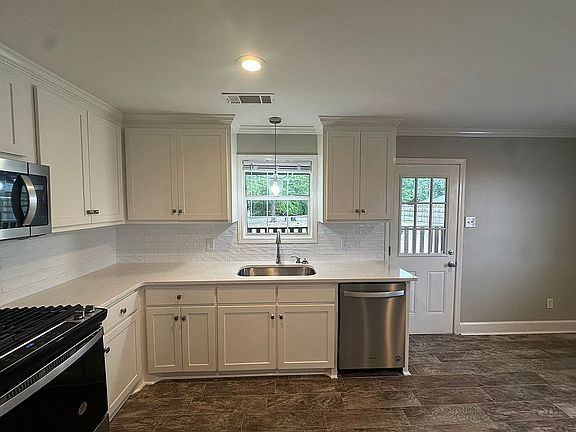 2nd image of 150 Cypress Lake Ln