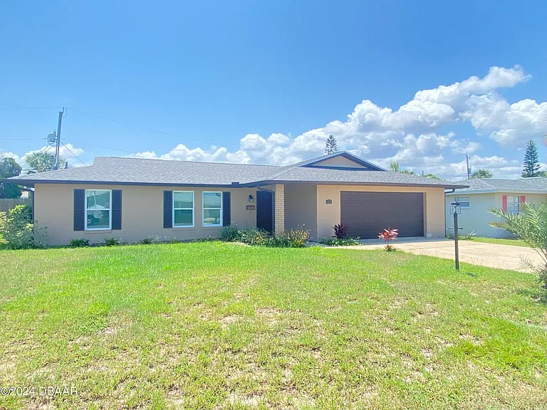 12 Ocean Crest Dr — Photo 2