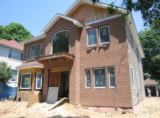 9 Orchard St, Great Neck, NY 11023
