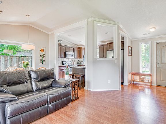 4th image of 2810 NE 158th Ave