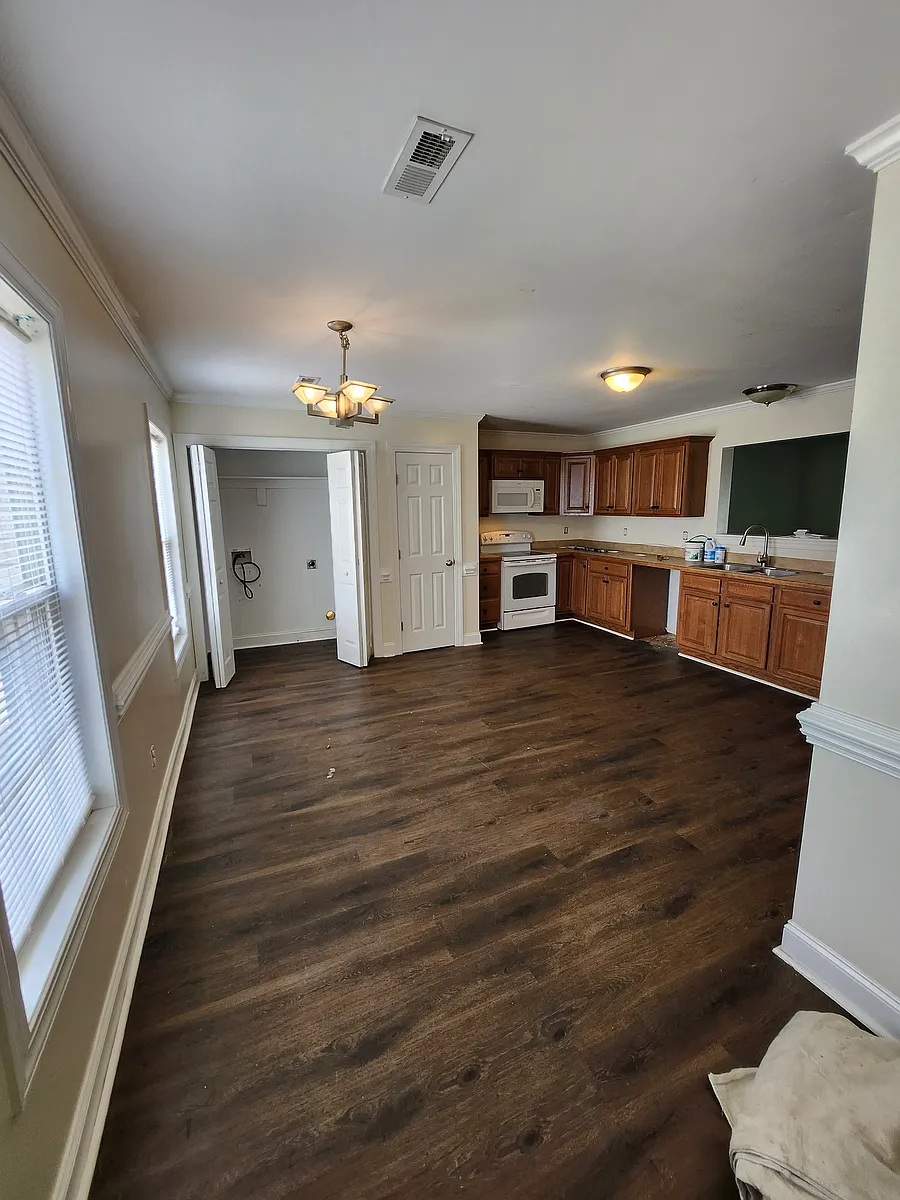 Building Photo - 3920A Granada Dr
