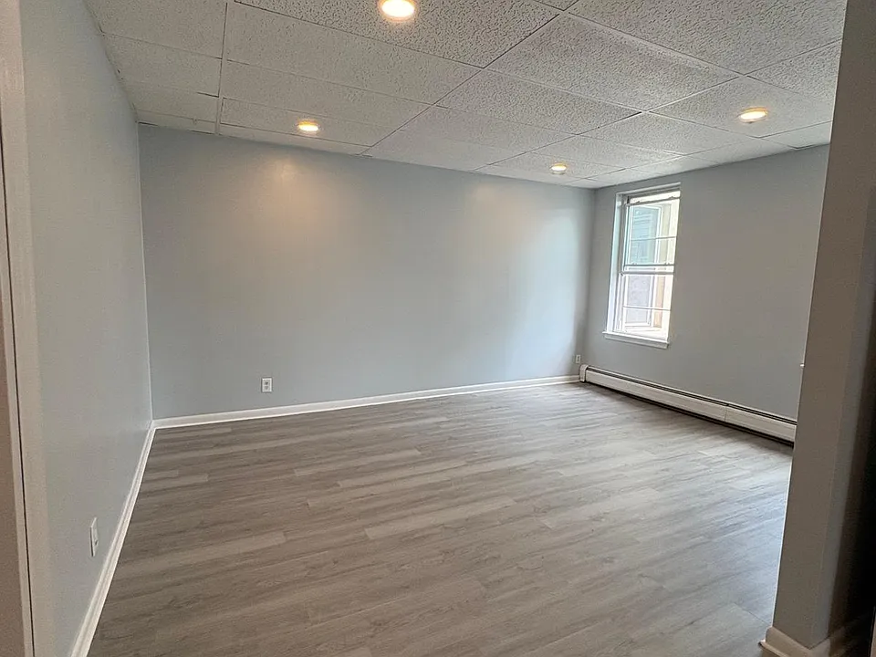 573 Van Houten Ave #3A