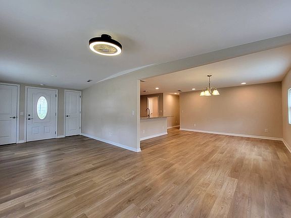 5th image of 5835 Danbury Ln #94