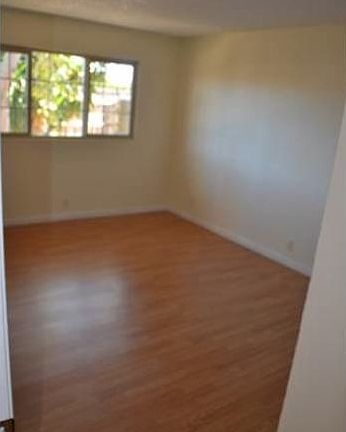 LARGE MASTER BEDROOM