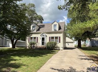 19 Cedar St, Cottonwood Falls, KS 66845