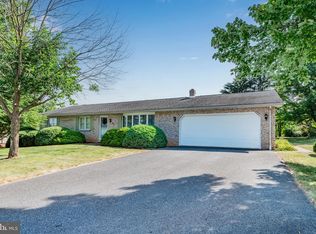 10 Enck Dr, Boiling Springs, PA 17007