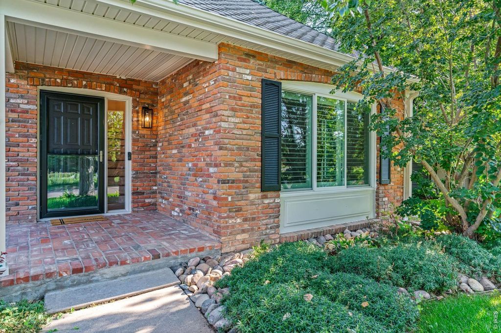 1204 Parkwood Dr