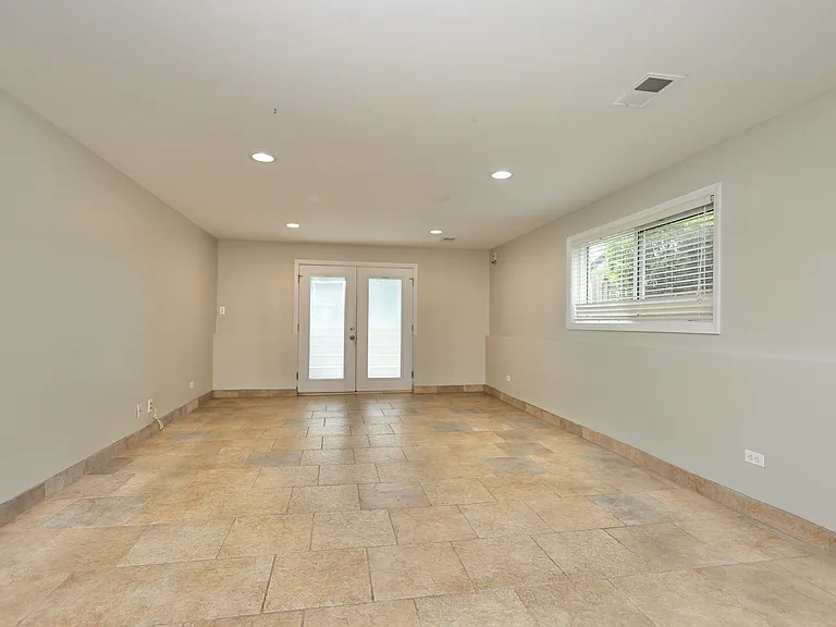 613 Leamington Ave — Photo 24