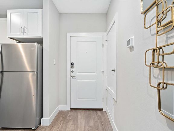 3rd image of 1620 Oak St #2106