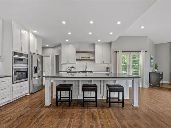 5307 W 165th Ter, Overland Park, KS 66085