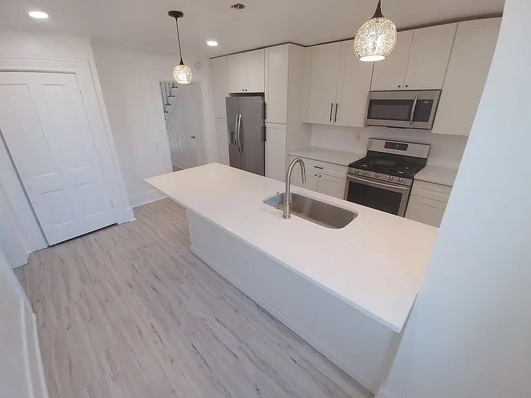 222 Walter St — Photo 2