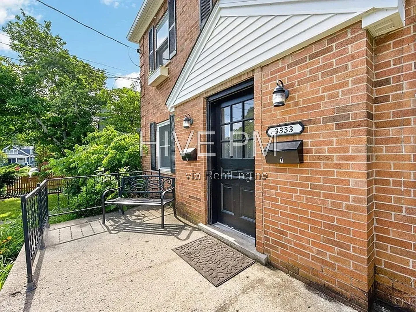 2 bed, 1.0 bath, 1100 sqft, $1,550 — Photo 2