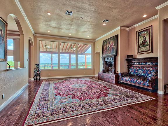 3rd image of 500 Stablewood Ln