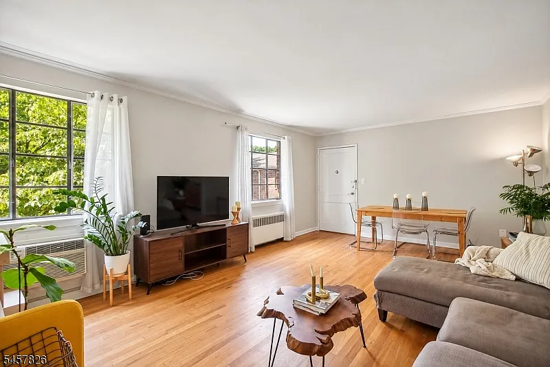 1 bed, 1.0 bath, $2,200 — Photo 4
