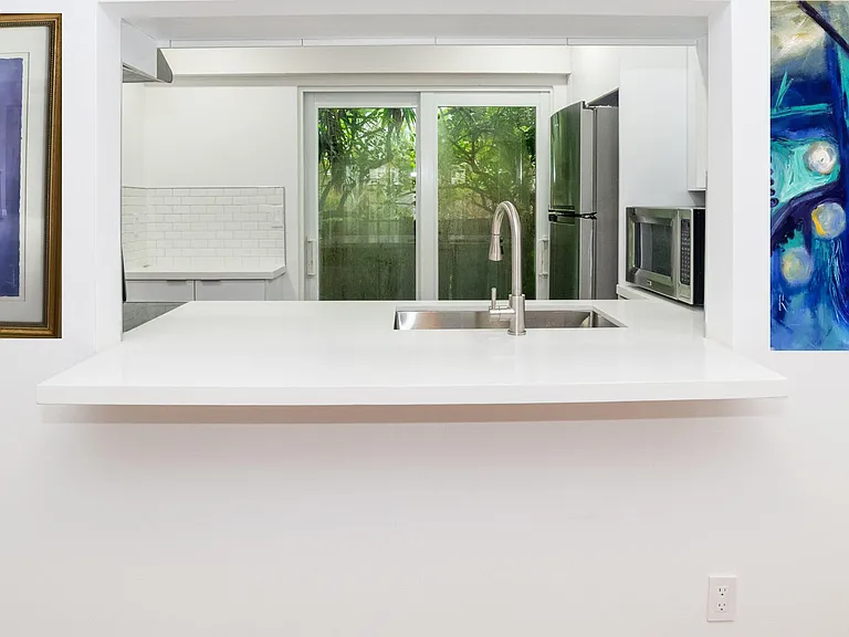 715 NE 1st St #C — Photo 4