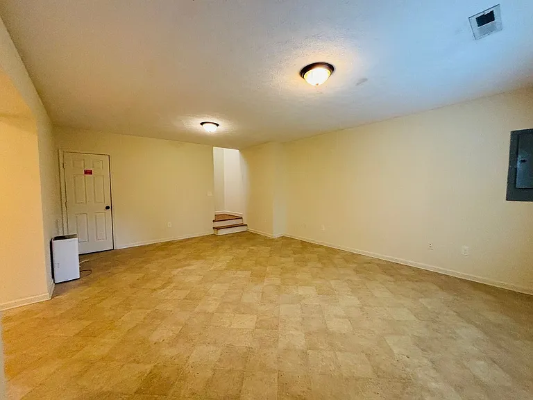 812 Glade Rd — Photo 3