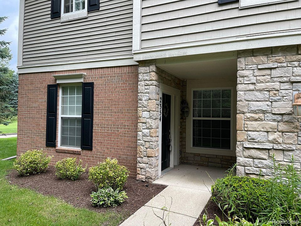 1st image of 2354 Pinecroft Dr