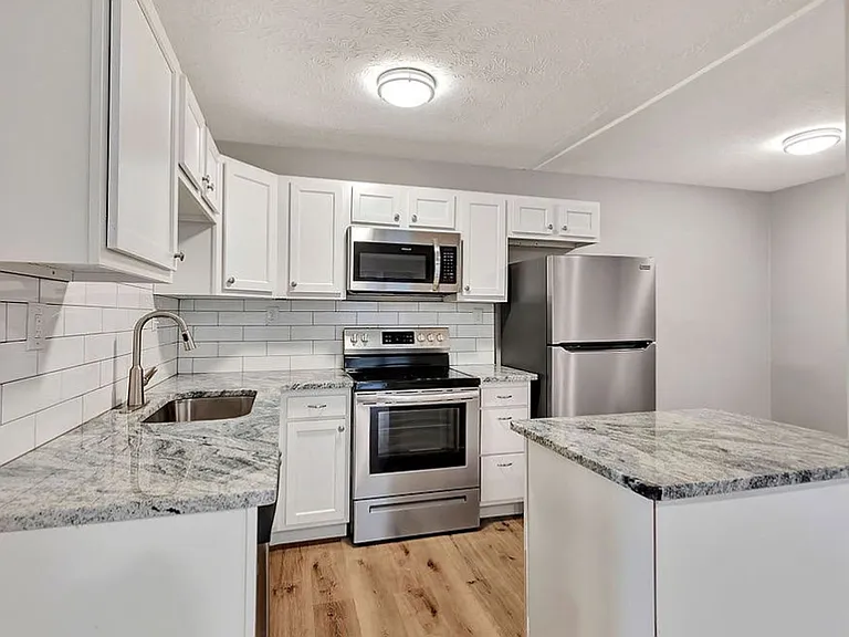 5617 Happy Hollow Rd #9 — Photo 3