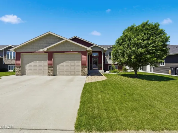 5295 Mac Dr, Grand Forks, ND 58201