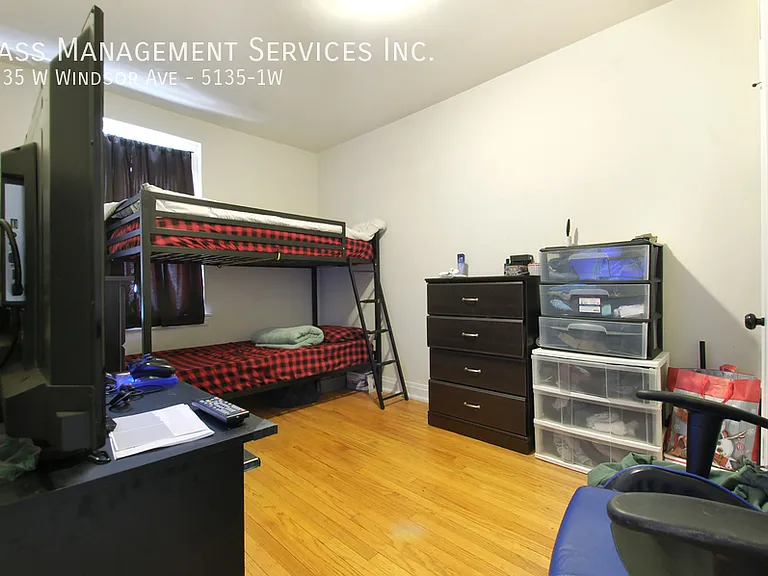 5135 W Windsor Ave #1W — Photo 4