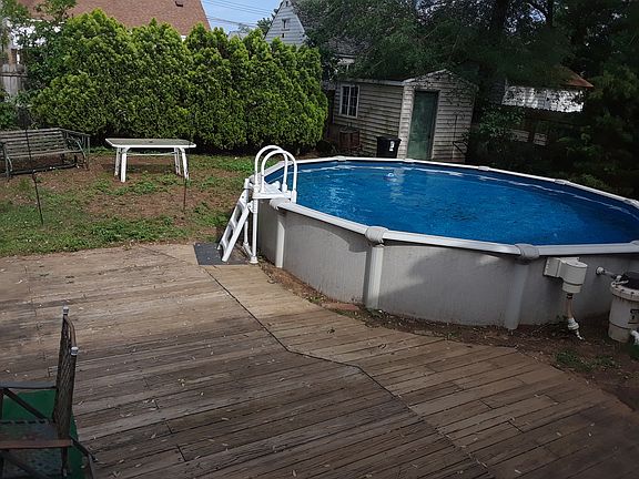 Sharkline 52"x18' Pool/Shed