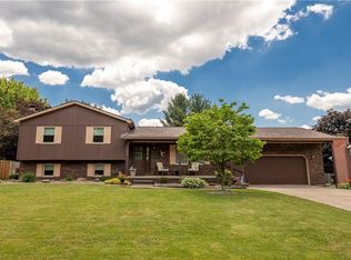 233 Old Oak Dr, Cortland, OH