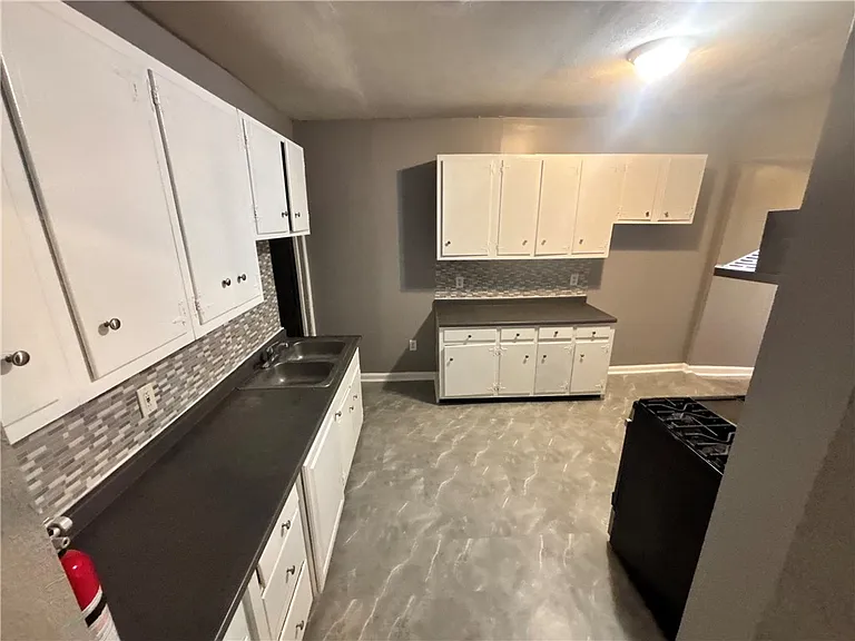 335 Cedarhurst St — Photo 15