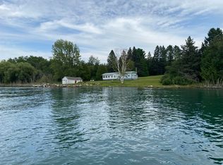 10189 E Northshore Dr, Sault Sainte Marie, MI 49783