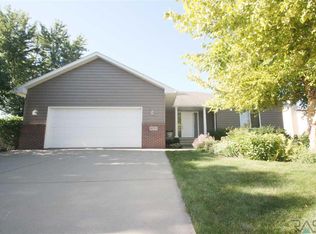 6205 W Silver Valley Dr, Sioux Falls, SD 57106