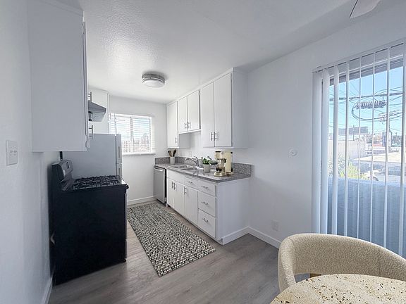 3rd image of 3760 Dufresne Ct APT 3