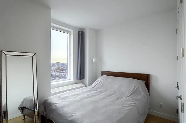 Rented by SERHANT. | media 8