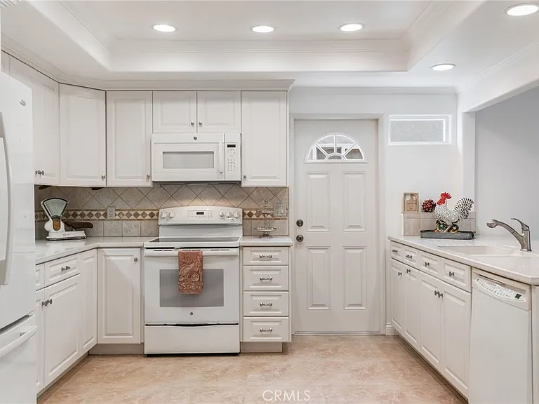 24382 Macedo Dr — Photo 17