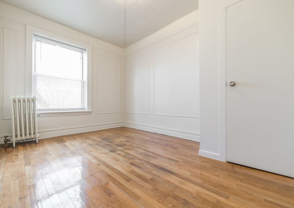 1st image of 1700 E 15th St APT B2