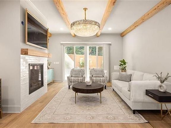 4th image of 722 Lakeview Ave NE #A