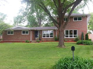 9 Larkin Ln, Saint Louis, MO 63128