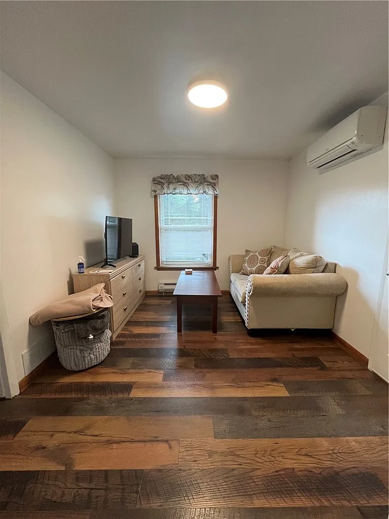 1 bed, $650 — Photo 2