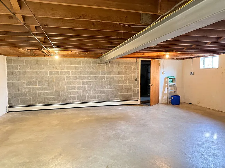 15 E Market St — Photo 17