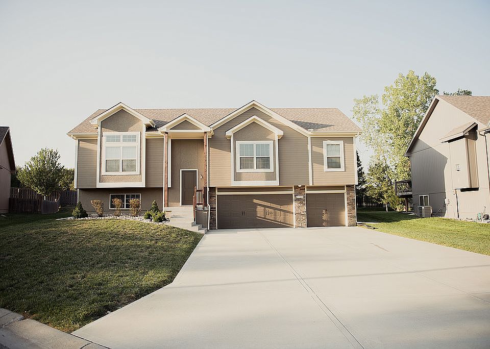 1st image of 1708 NE Woodview Cir