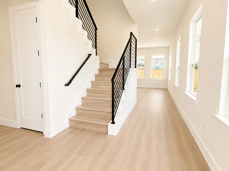 2602 Ghent St — Photo 2