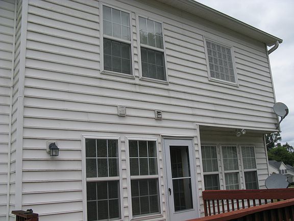 2 story with deck on back